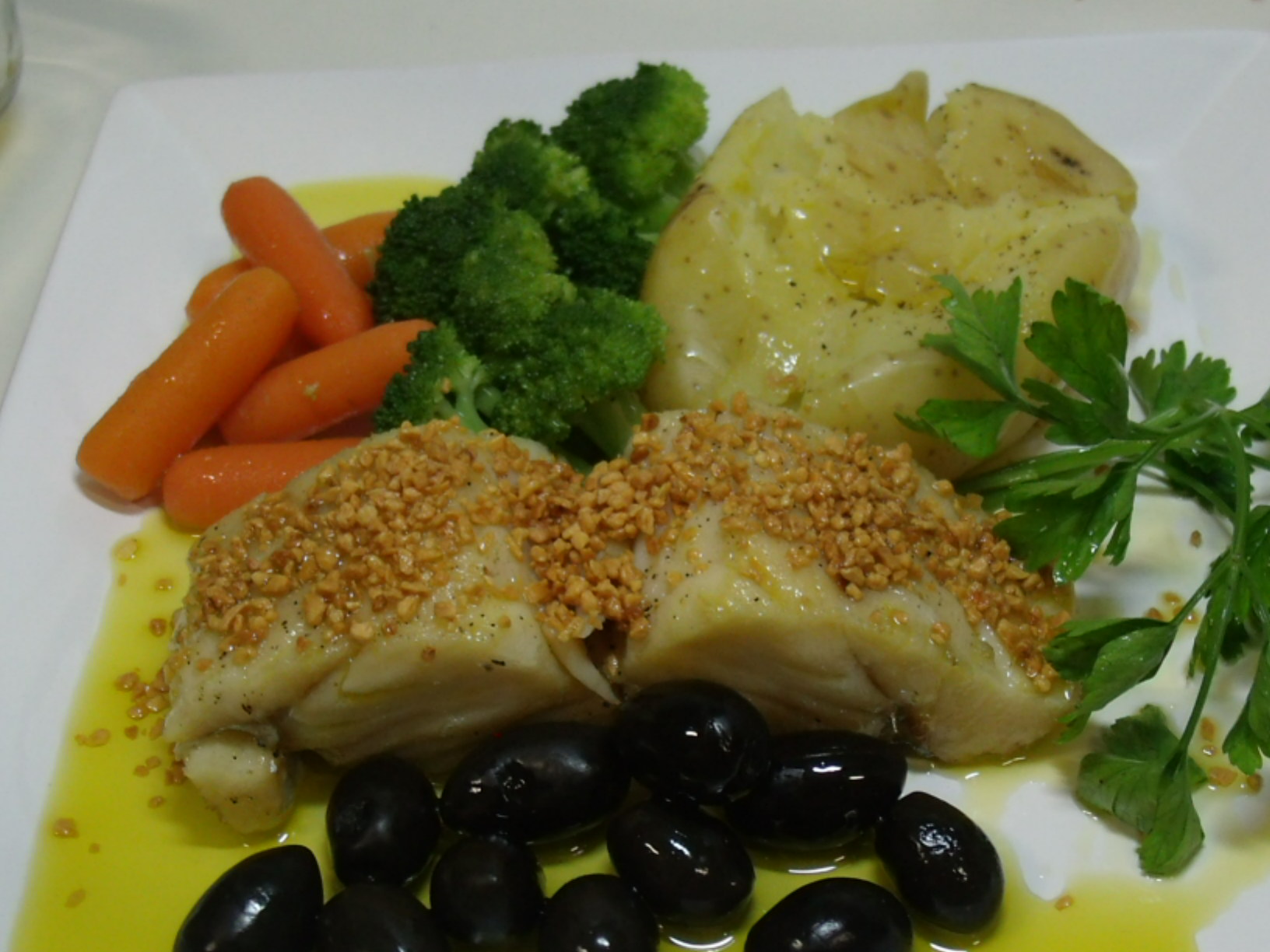 Bacalhau No Azeite Com Batatas Ao Murro E Legumes Ciscando