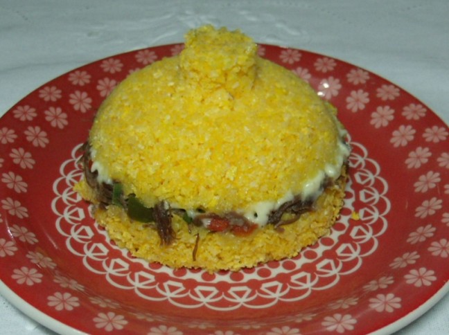 Cuscuz Com Carne Do Sol Desfiada E Queijo Coalho