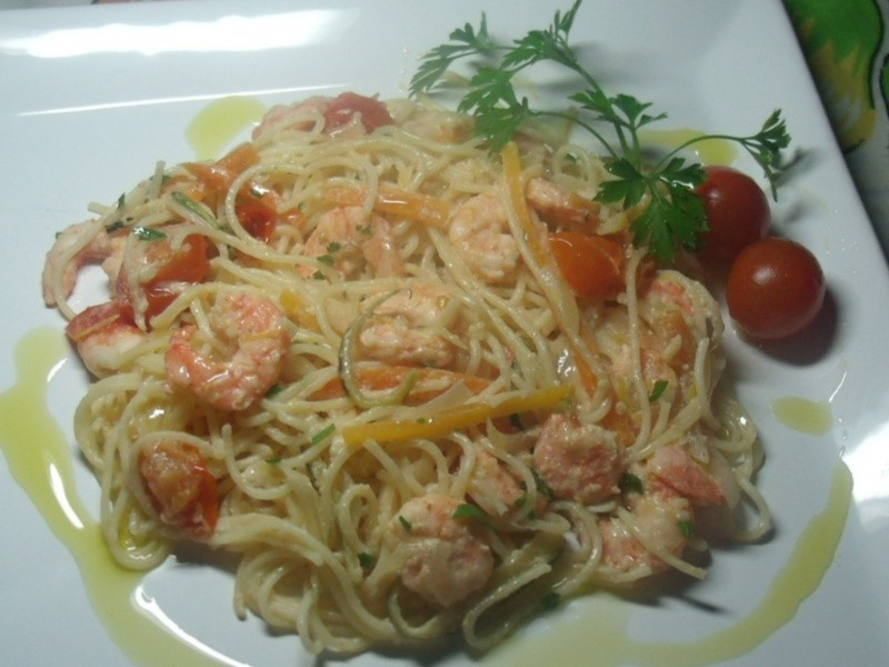 CAPELLINI COM CAMARÕEZINHOS FRESCOS, ALCAPARRAS E TOMATES - Prazeres da Mesa